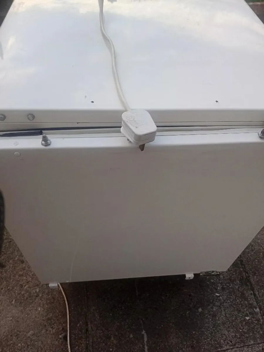 fridge - Image 1