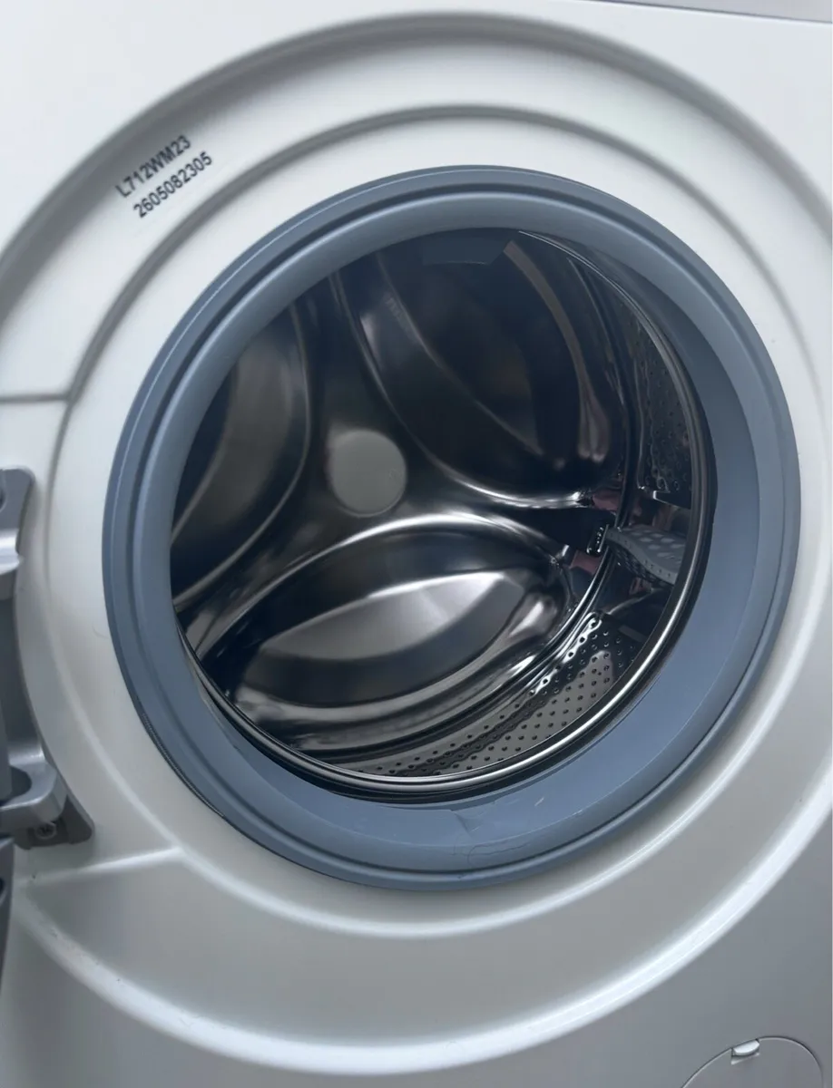 Logik L712WM23 7 KG washing machine excellent cond - Image 2
