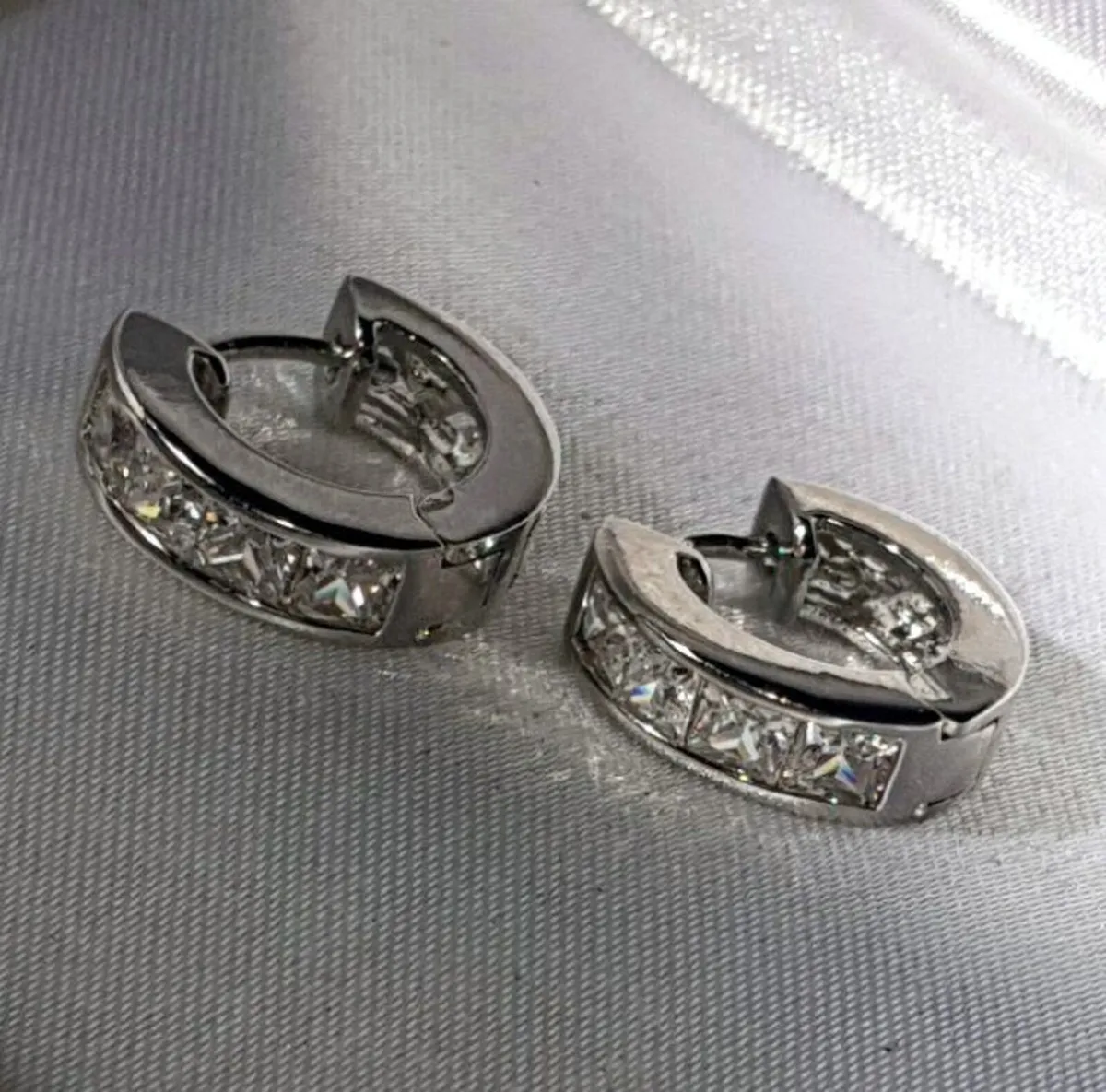 Pristine Vintage Reversible Silver Huggies - Image 4
