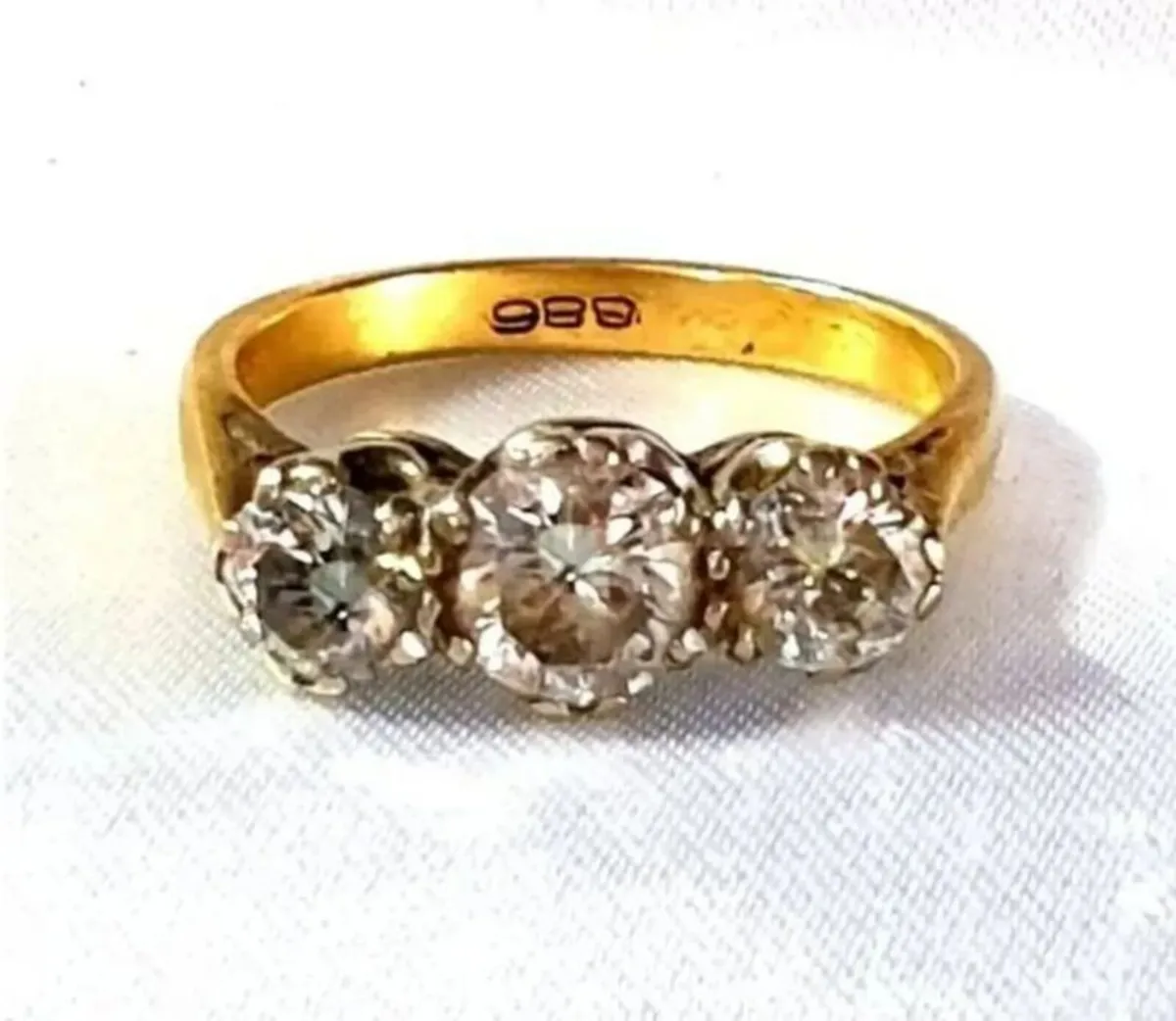 Vintage 24ct Gold Diamond Trilogy Ring - Image 3