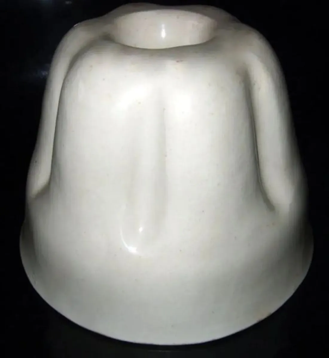 Vintage Shelley White Ceramic Jelly Mould - Image 1