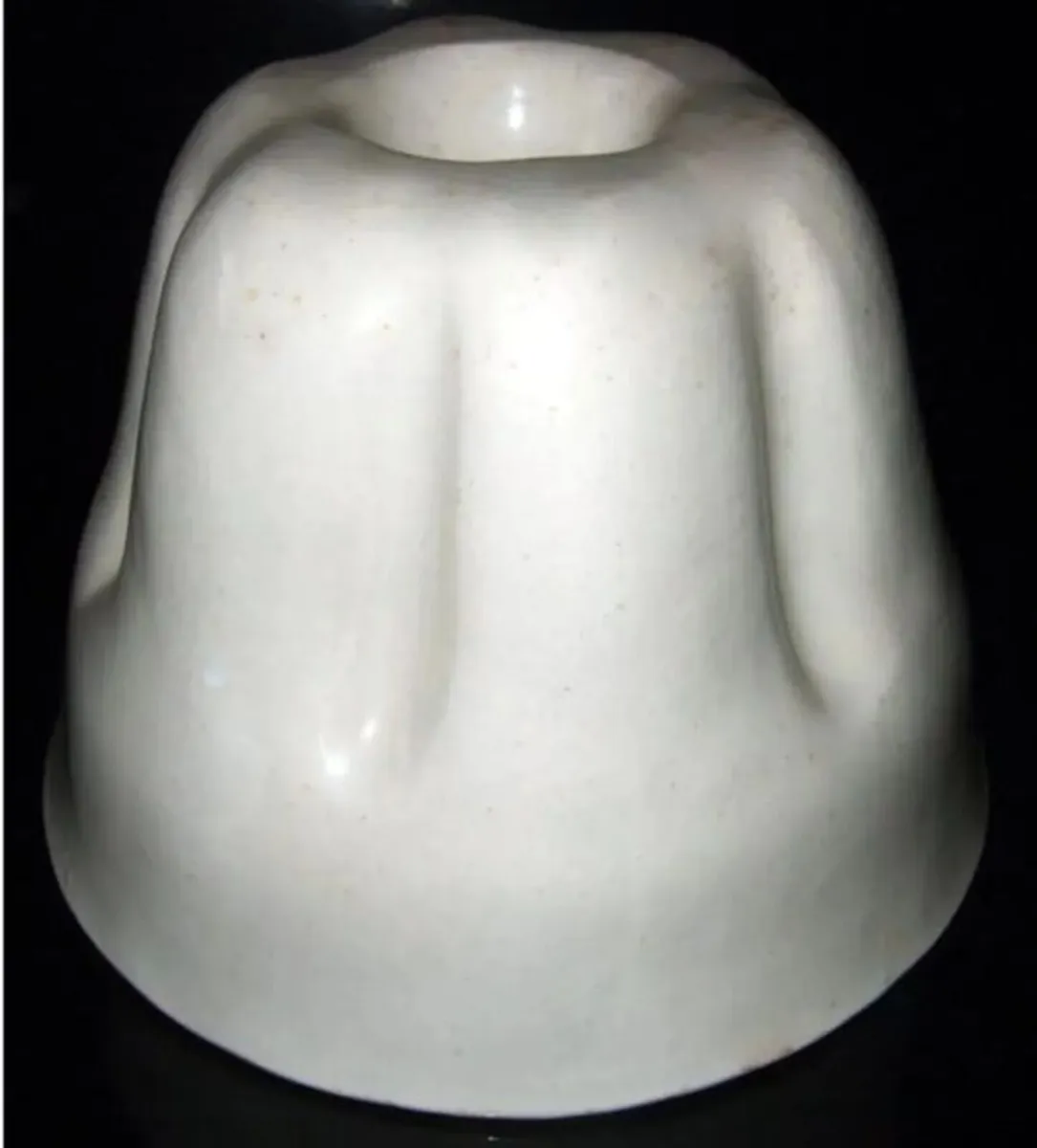 Vintage Shelley White Ceramic Jelly Mould - Image 2