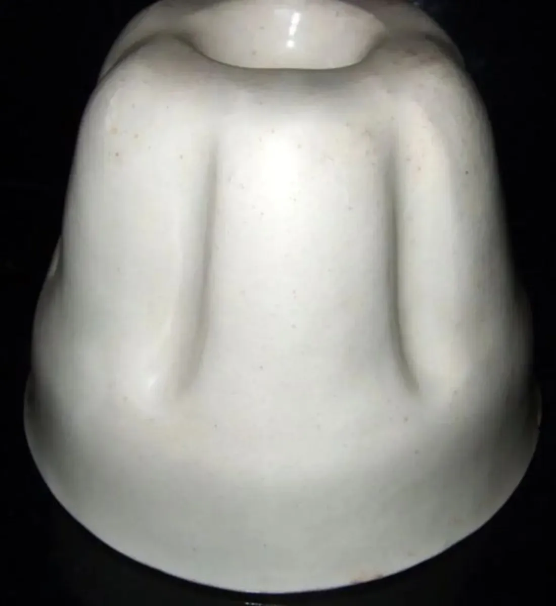 Vintage Shelley White Ceramic Jelly Mould - Image 3