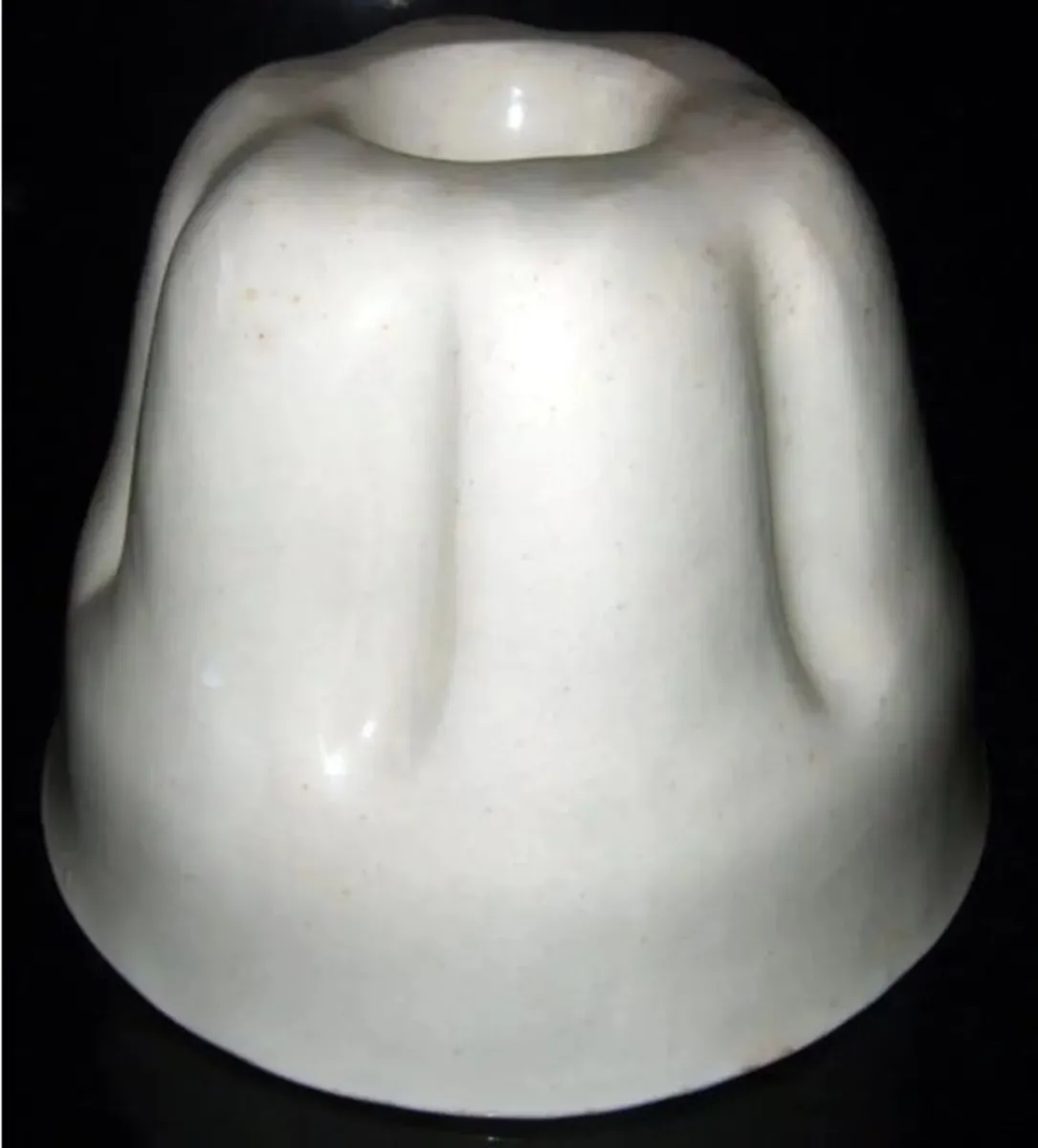 Vintage Shelley White Ceramic Jelly Mould - Image 4
