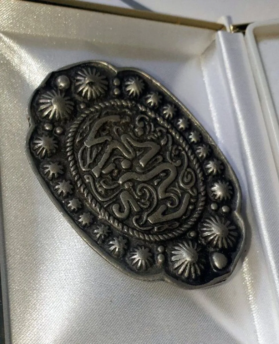 Pristine Vintage Ornate Silver Belt Buckle - Image 2