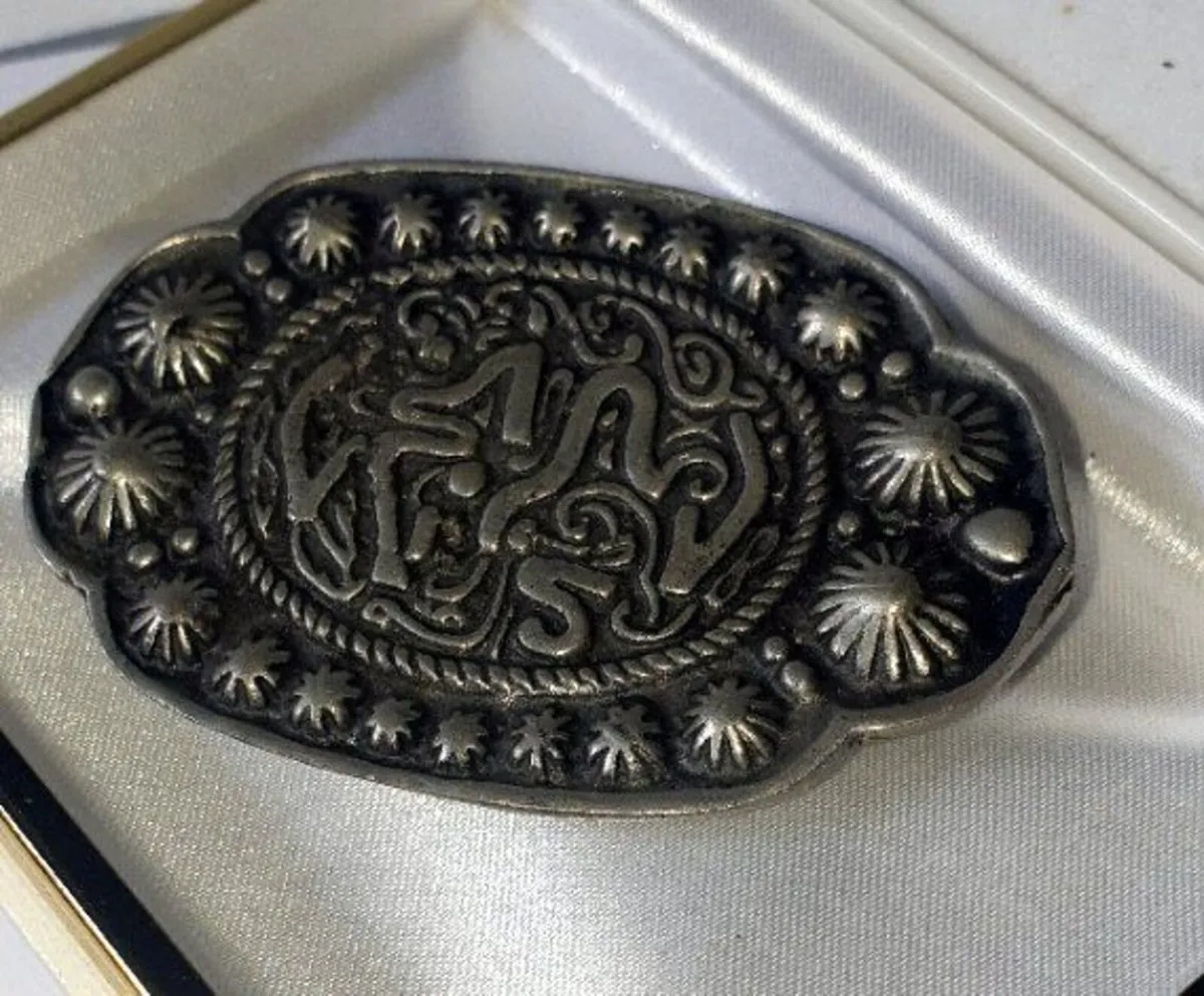 Pristine Vintage Ornate Silver Belt Buckle - Image 3
