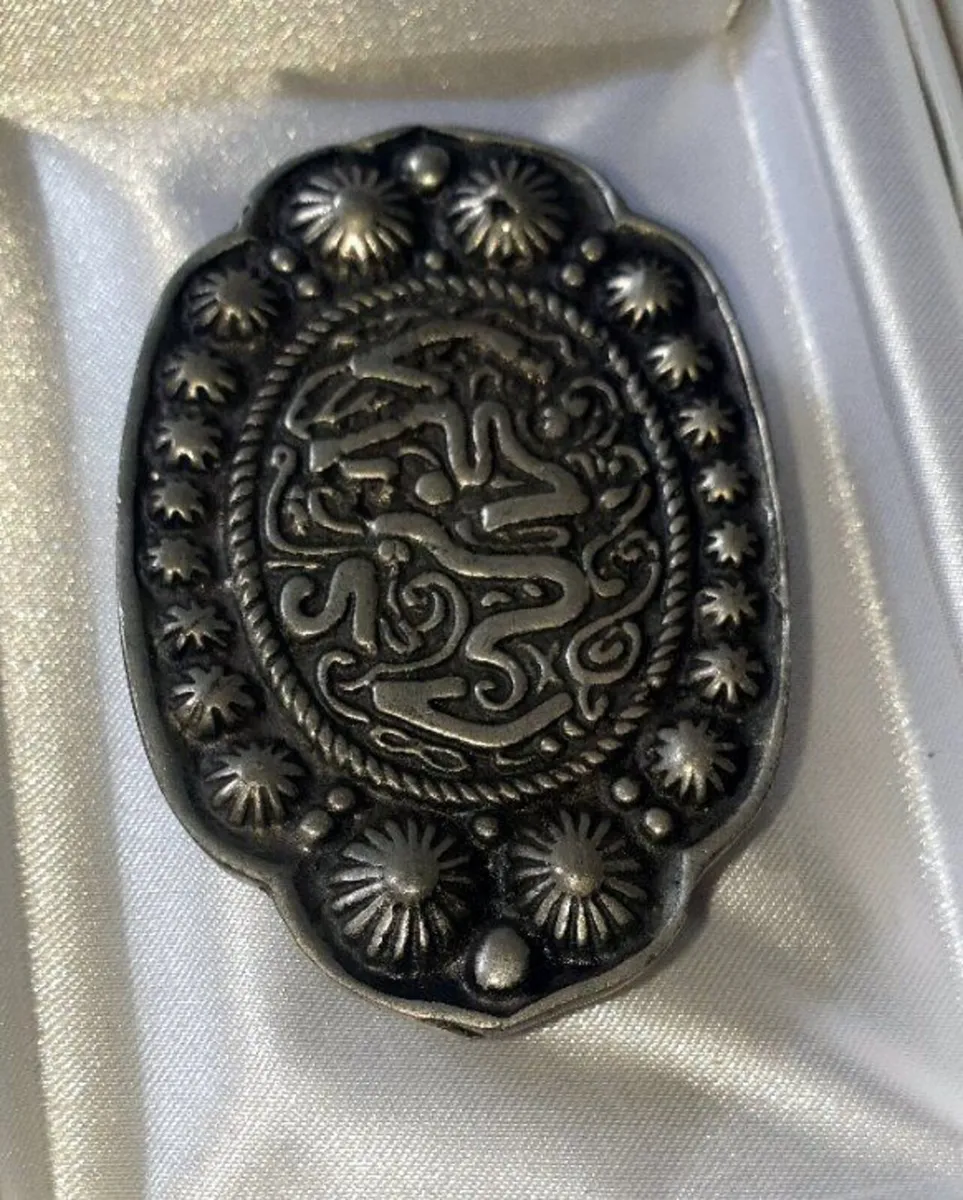 Pristine Vintage Ornate Silver Belt Buckle - Image 4