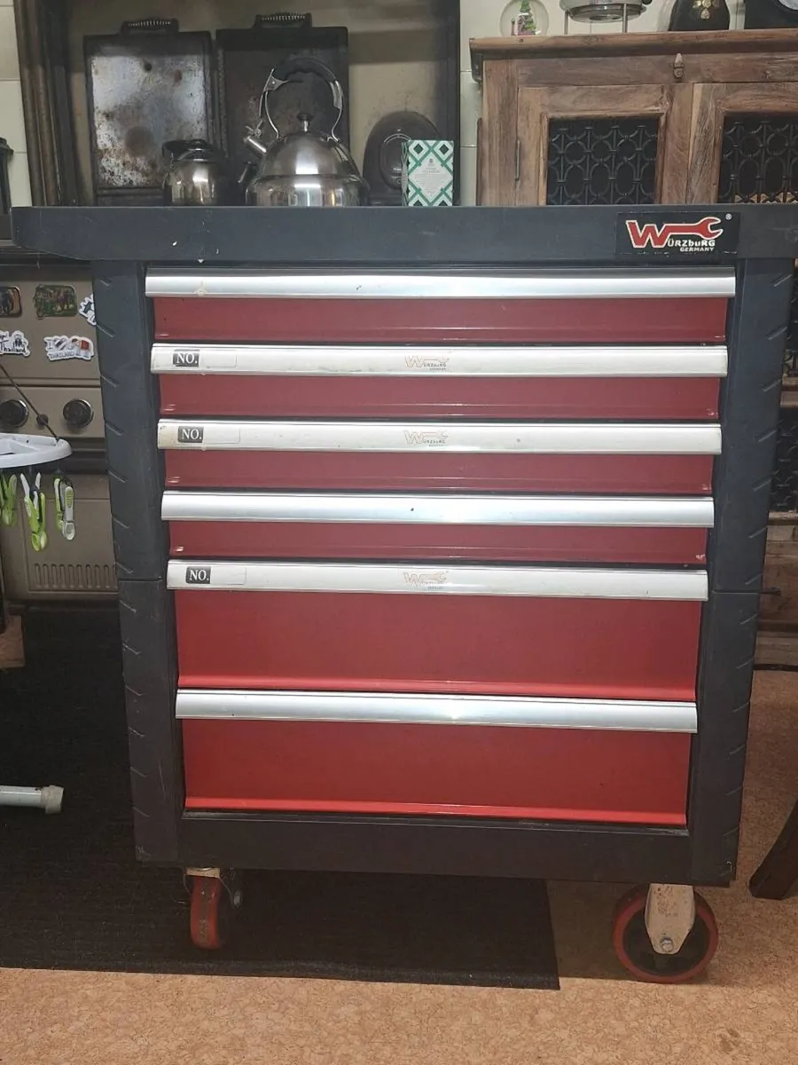 Tool chest - Image 1