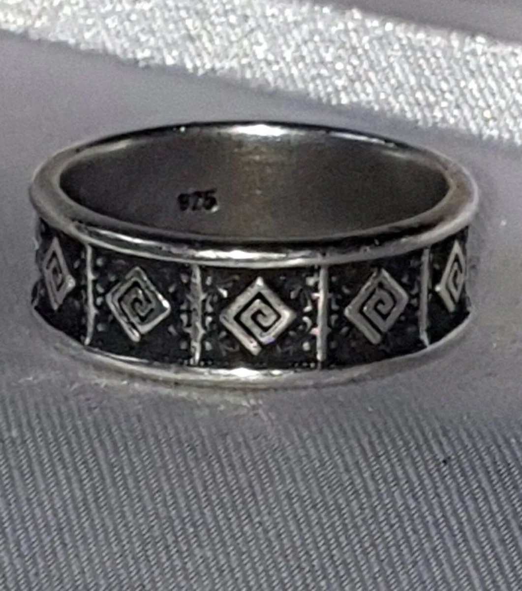 Pristine Vintage Sterling Silver Band Ring - Image 1