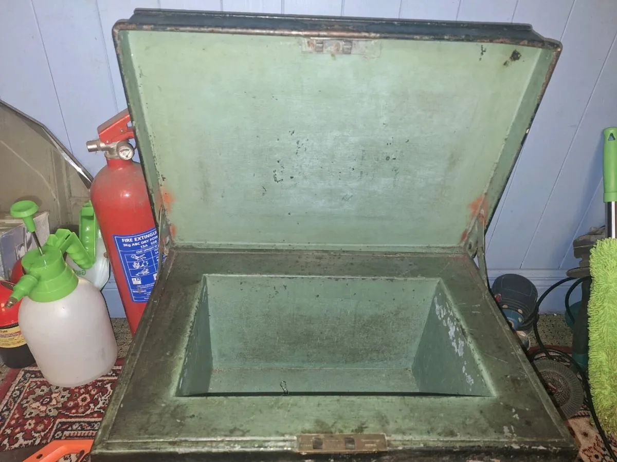 Milners fire resistant safe with key - Image 4