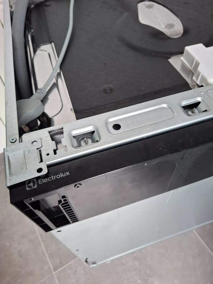 Electrolux fully integrated dishwasher - Image 2