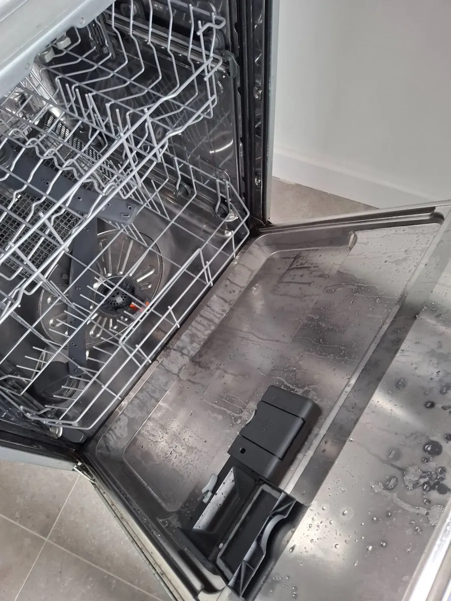 Electrolux fully integrated dishwasher - Image 4