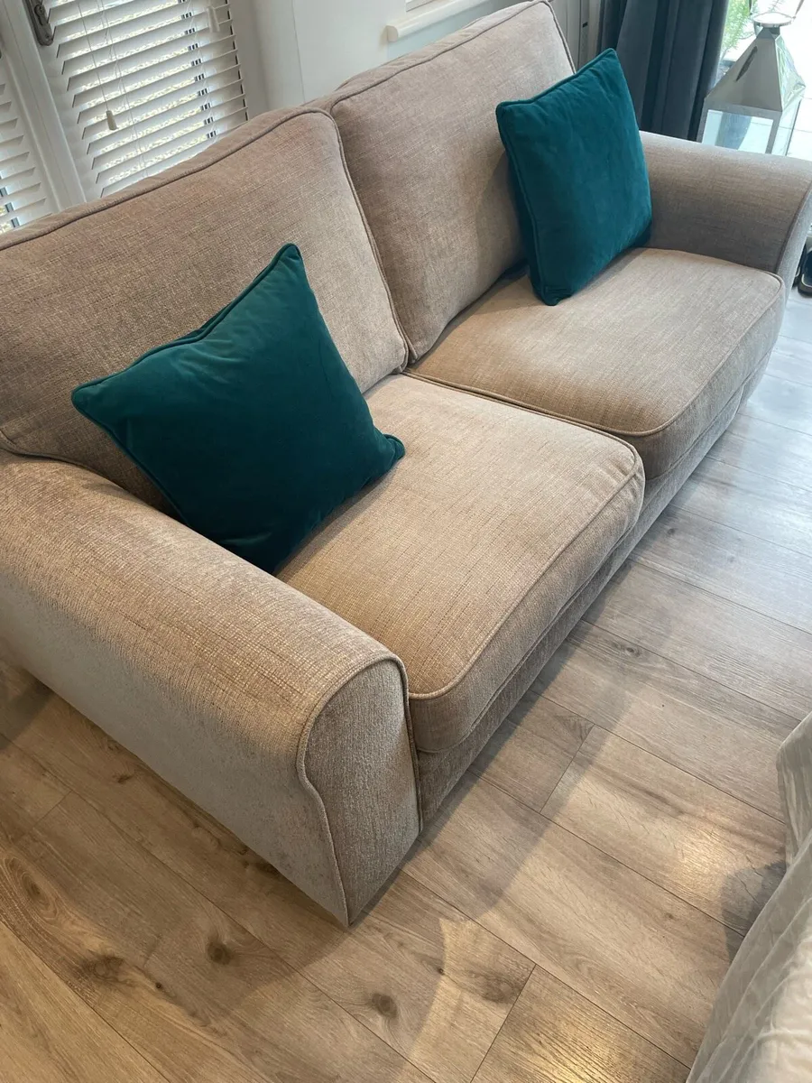 Couch in excellent condition - Image 2