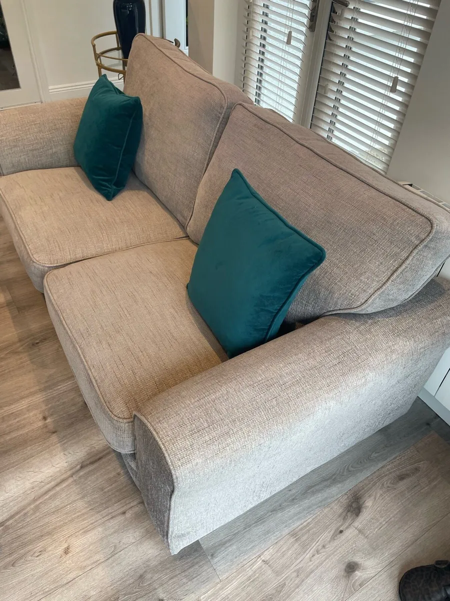 Couch in excellent condition - Image 3