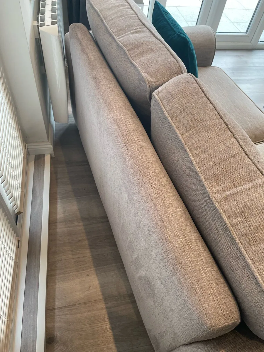 Couch in excellent condition - Image 4