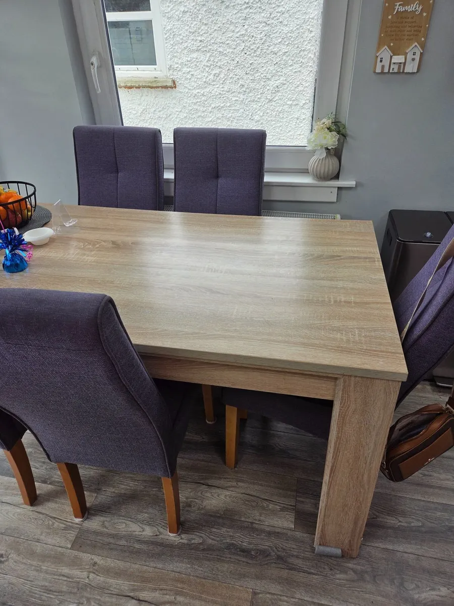 Dining table - Image 1