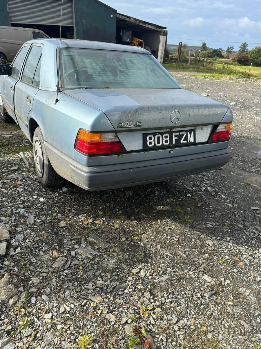 Mercedes 300e - Image 2