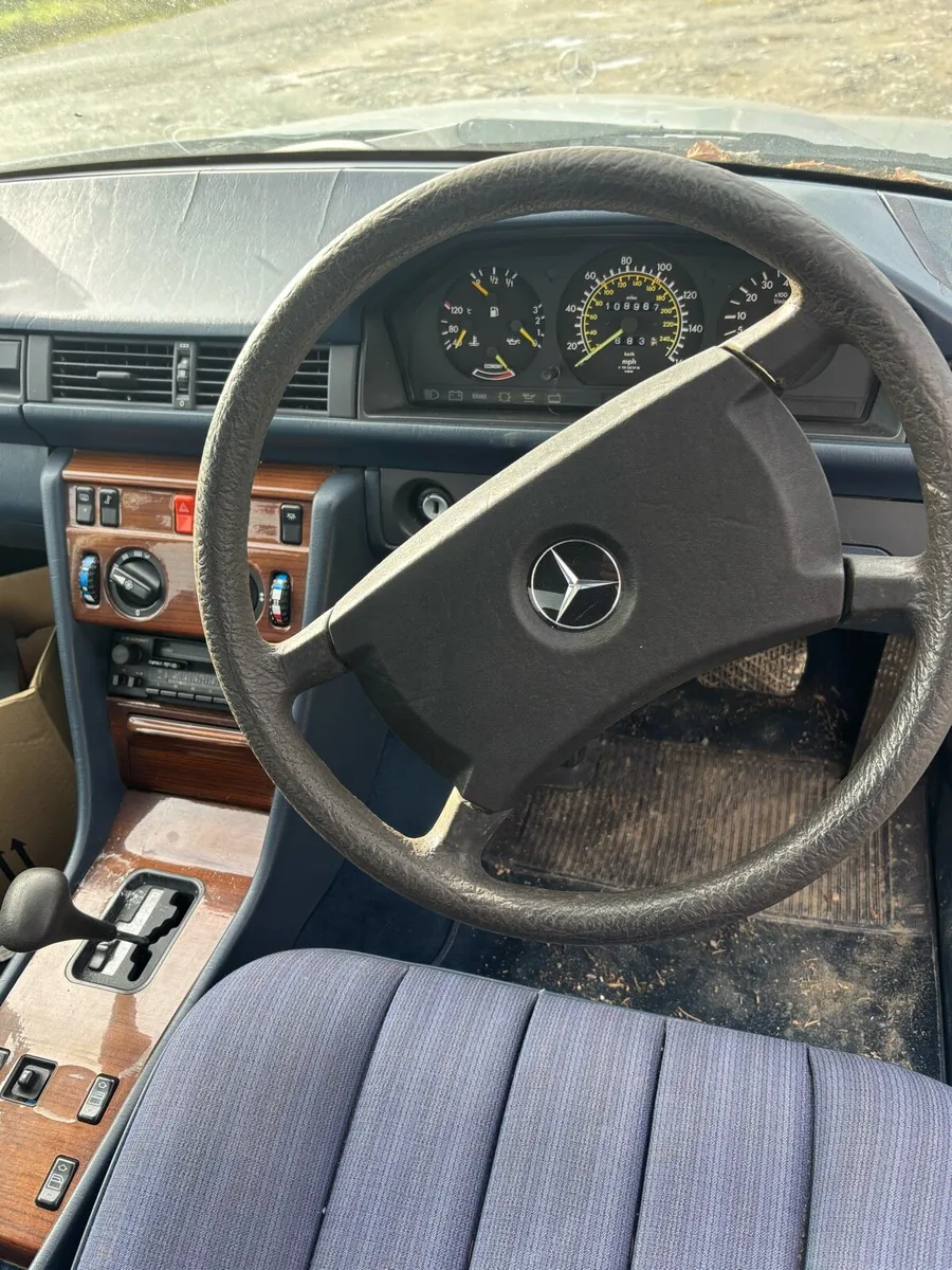 Mercedes 300e - Image 4