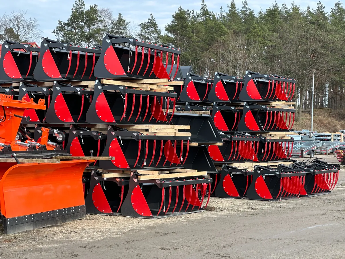 NEW | Silage Grab Bucket Euro 8 Loader Attachments - Image 1