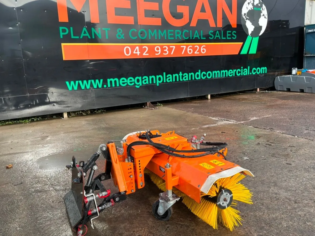 Wiedenmann combi clean road sweeper attachment..59 - Image 1