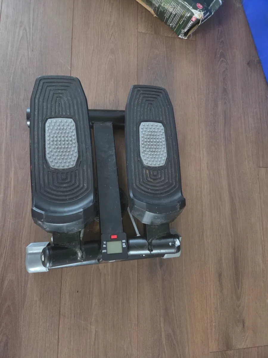 Squatting Exercise machine - Image 2