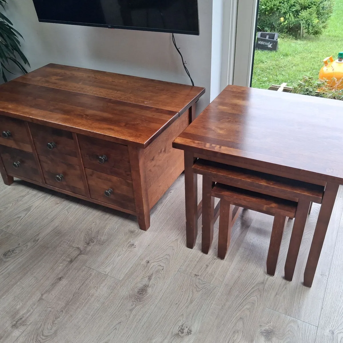 Nest of 3 walnut tables - Image 1