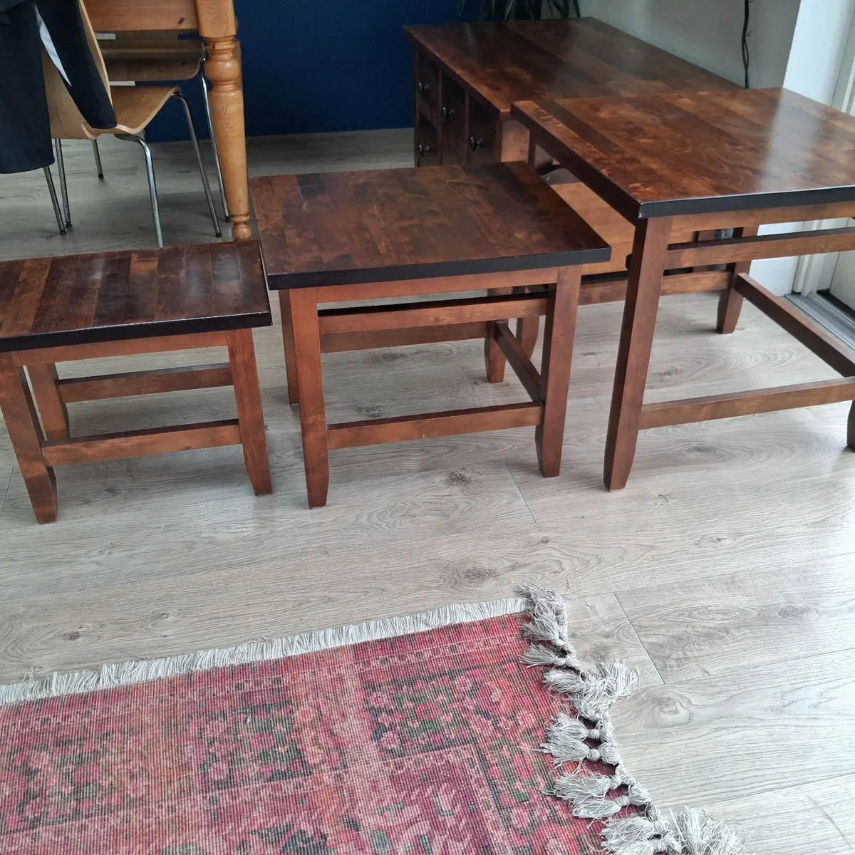 Nest of 3 walnut tables - Image 2