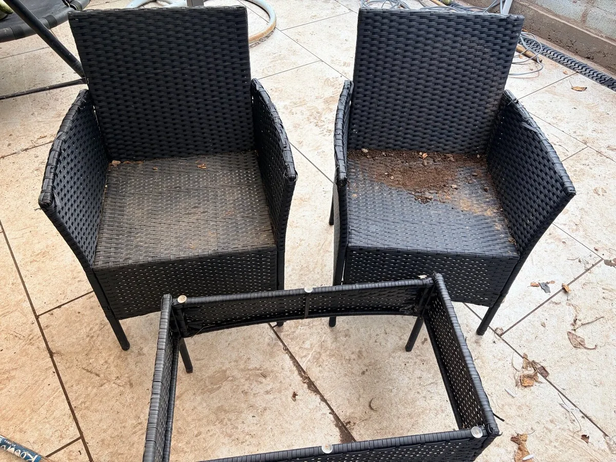 Garden furniture - Image 1