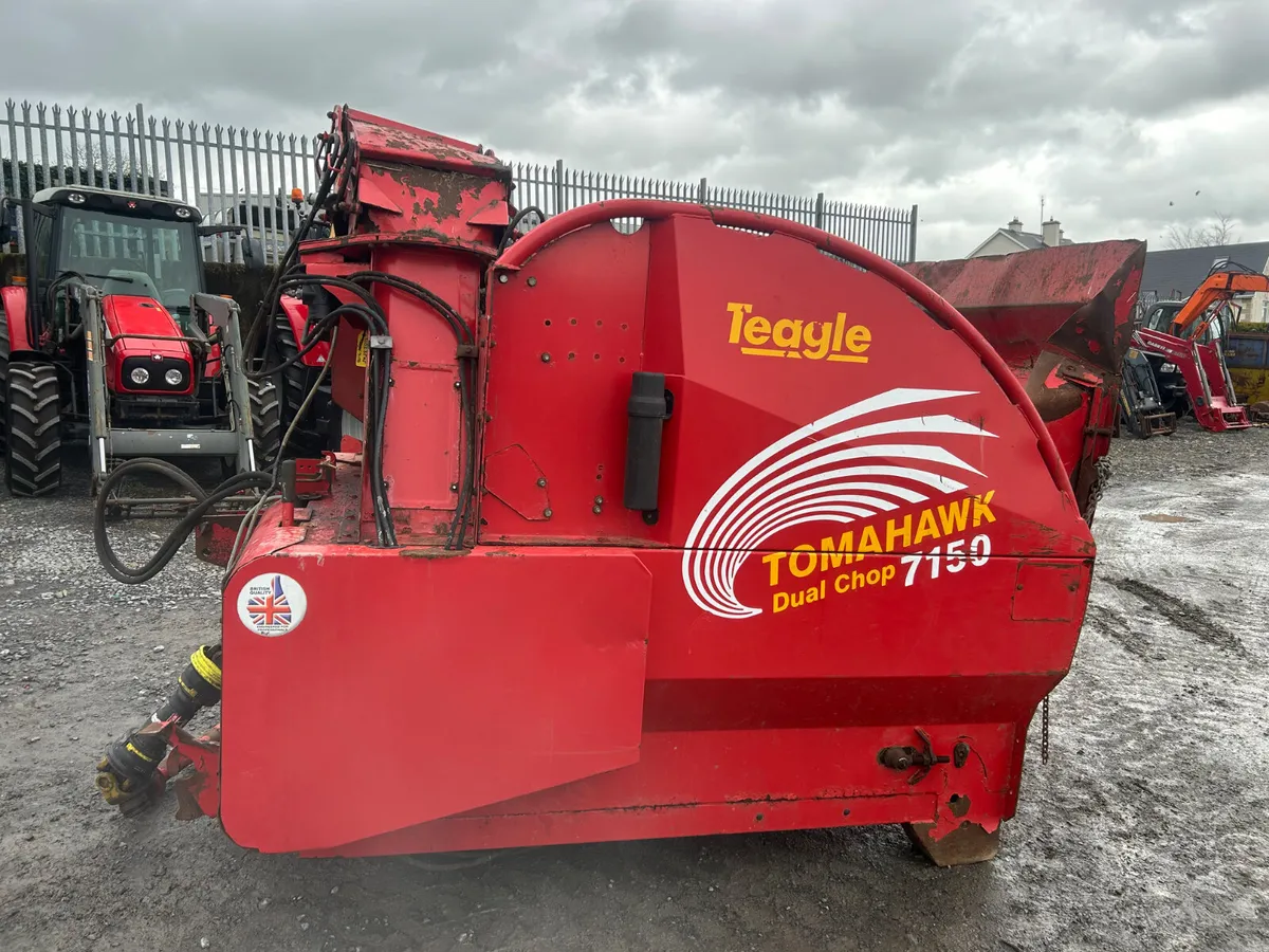 2014 Teagle 7150 Tomahawk Straw Bedder - Image 1