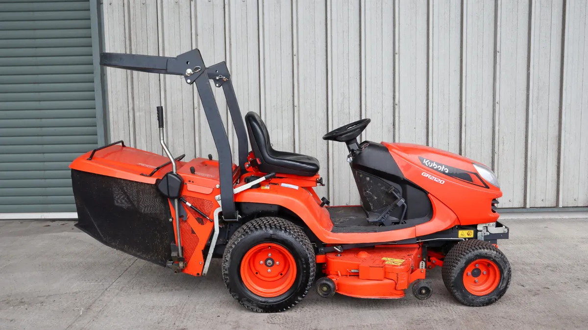 2023 Kubota GR2120 Lawnmower - Image 4