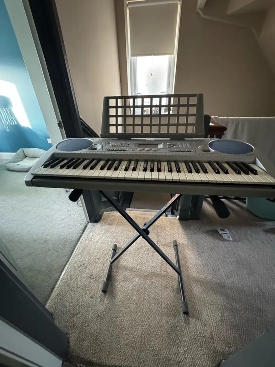 Yamaha portable electronic keyboard. - Image 3