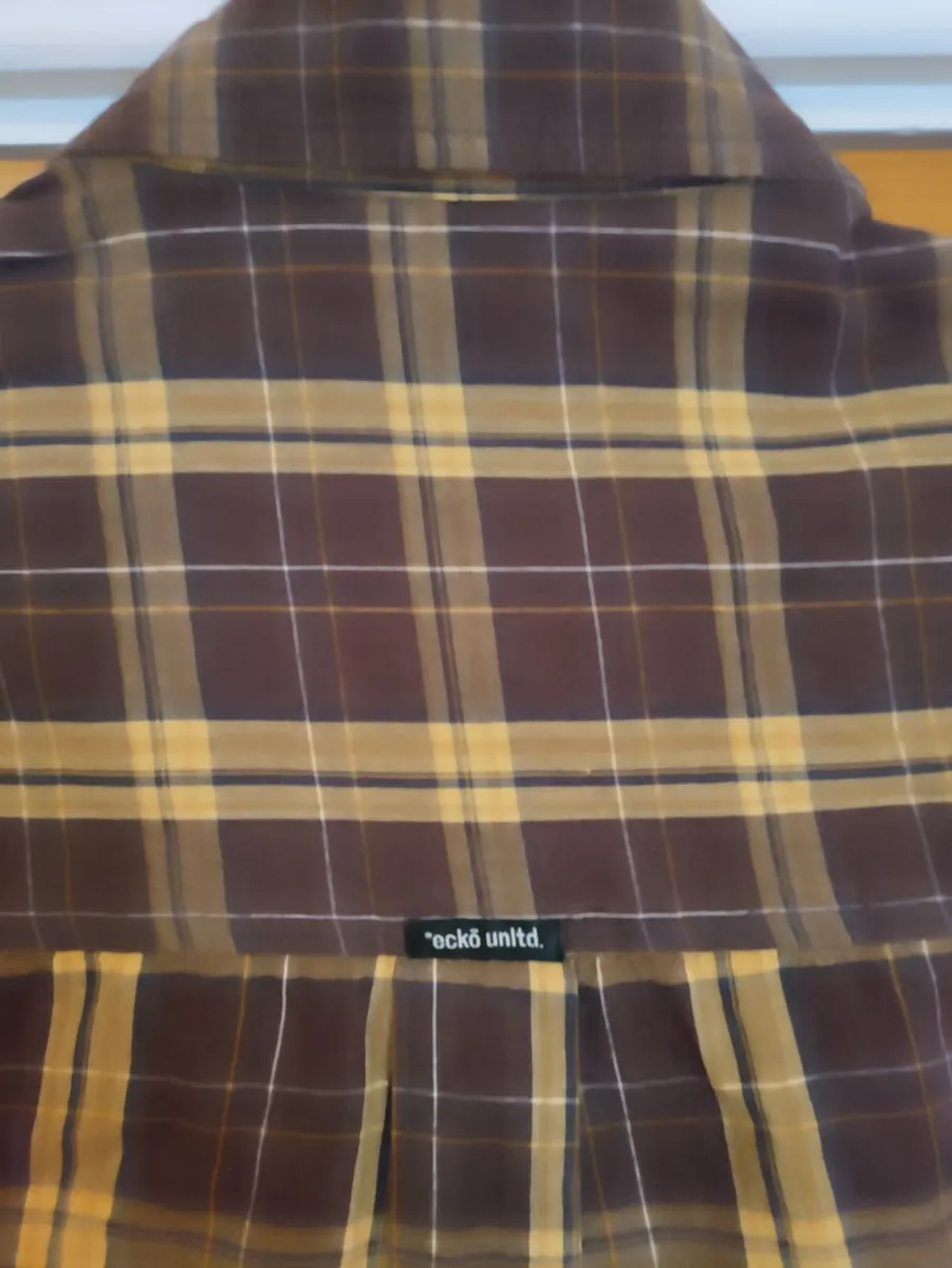 Marc Ecko Unltd S/S shirt M - Image 2