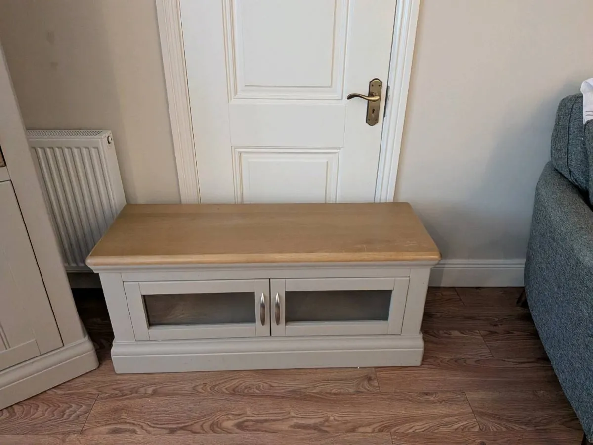 Cabinet and matching TV stand - Image 4