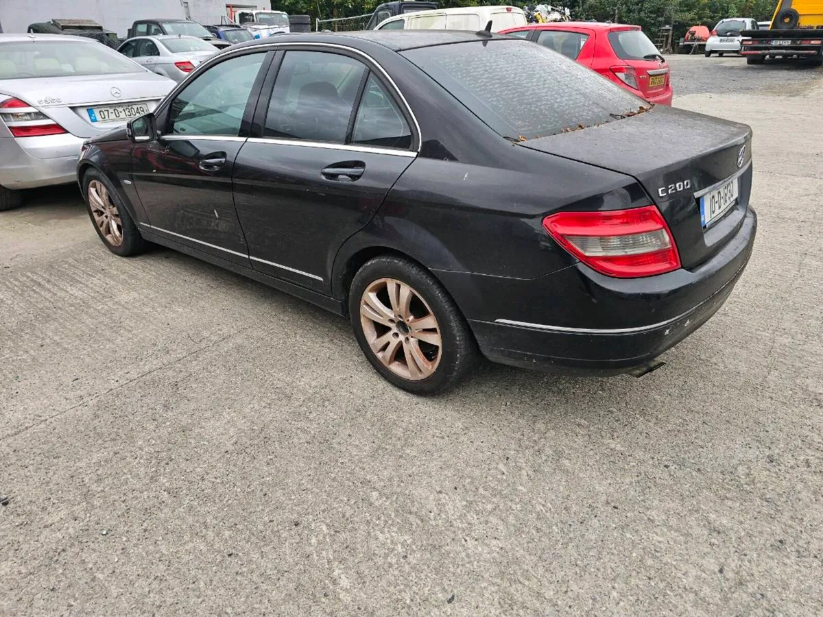 2010 mercedes w204 - Image 2