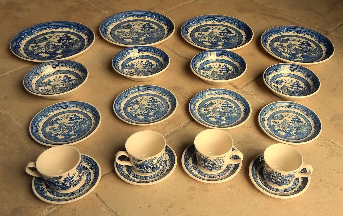 20 Piece Set of Biltons Willow Pattern Tableware - Image 1