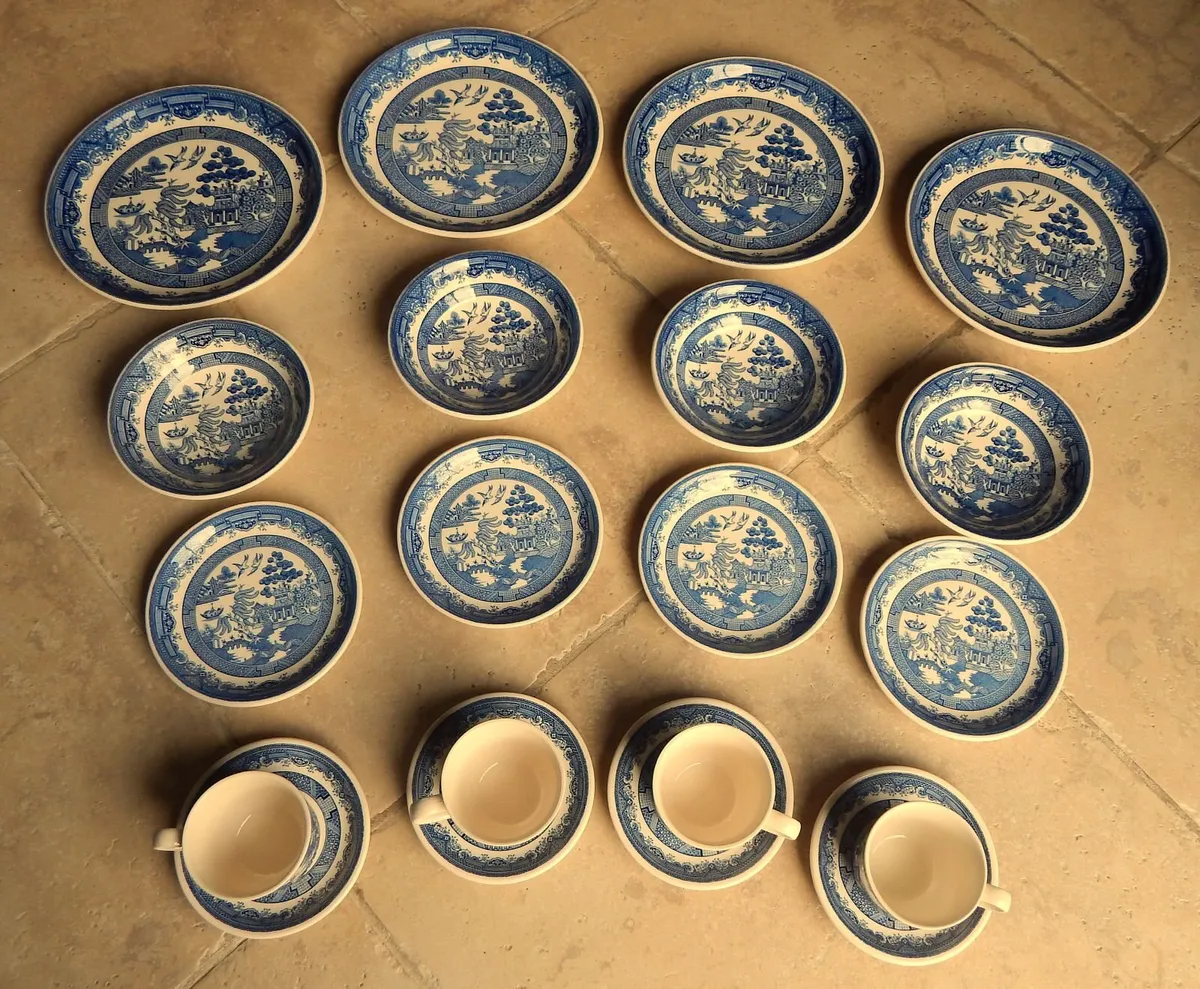 20 Piece Set of Biltons Willow Pattern Tableware - Image 3