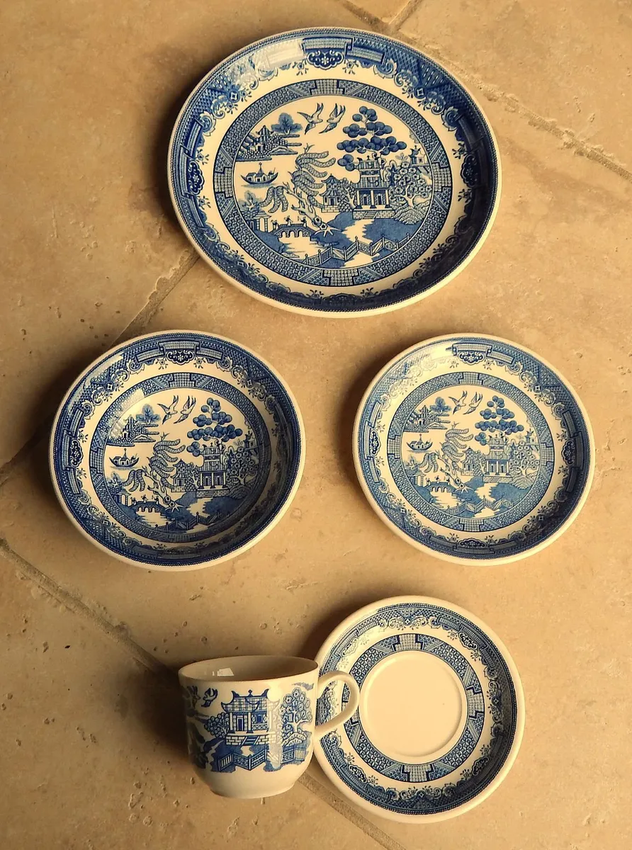 20 Piece Set of Biltons Willow Pattern Tableware - Image 4