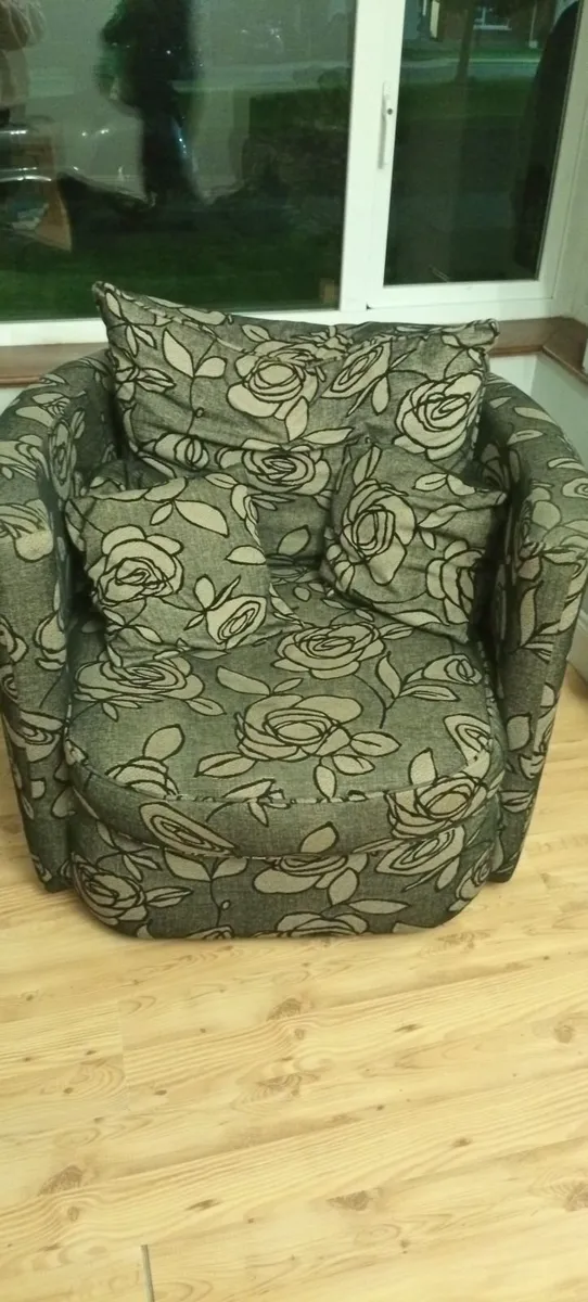 Couch - Image 4