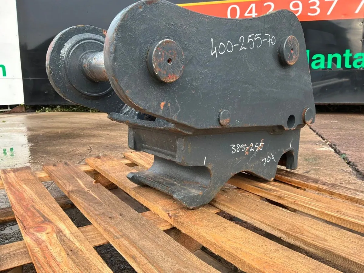 Hydraulic Quick hitch....70mm pins.......5789. - Image 3