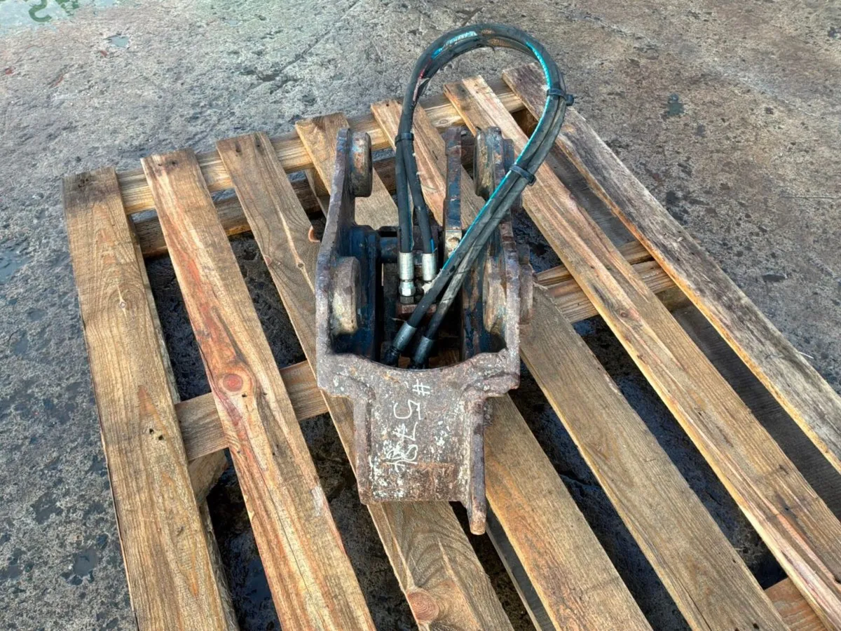 Kubota hydraulic quick hitch.....45mm pins ...5784 - Image 4