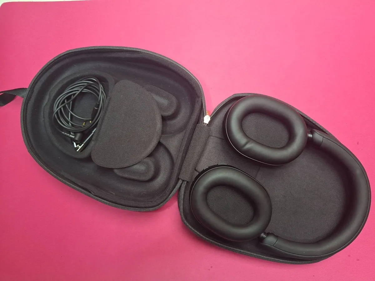 SONY WH-1000XM5 Wireless BT Noise Cancelling - Image 2