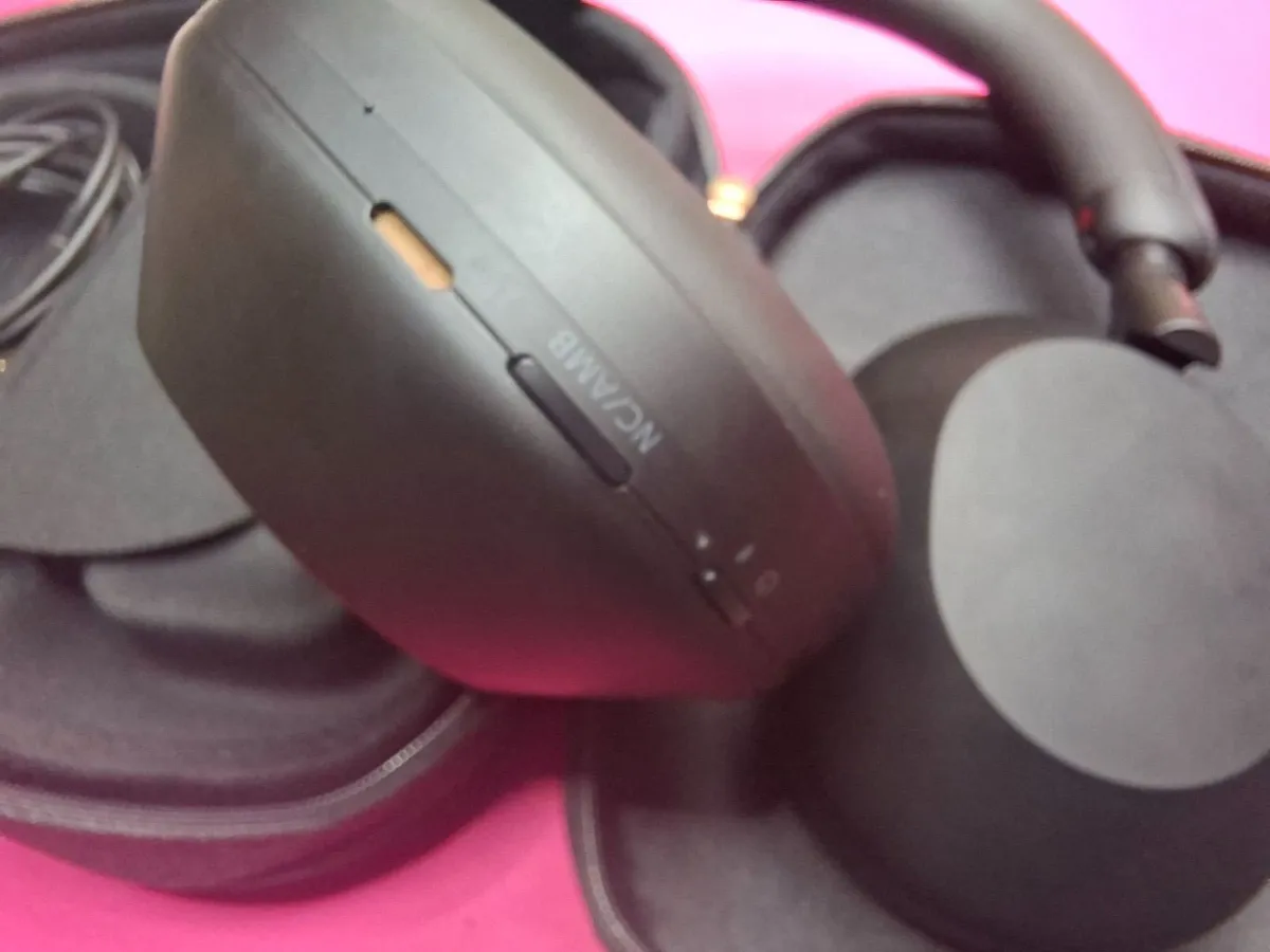 SONY WH-1000XM5 Wireless BT Noise Cancelling - Image 4