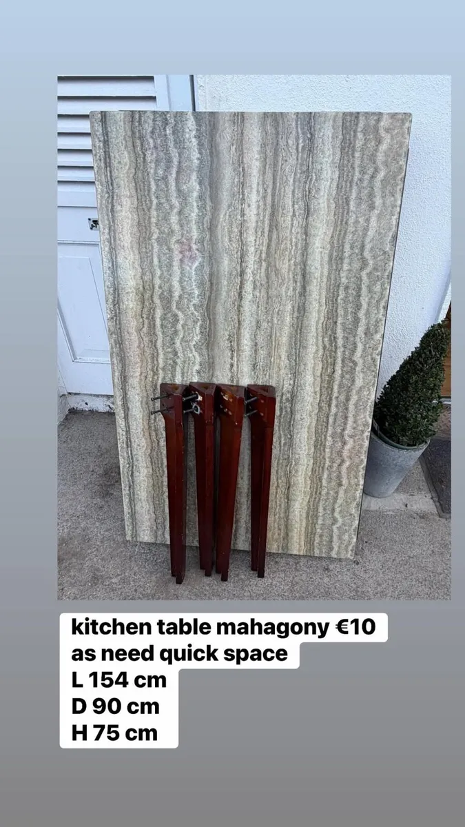 kitchen table €10 - Image 1