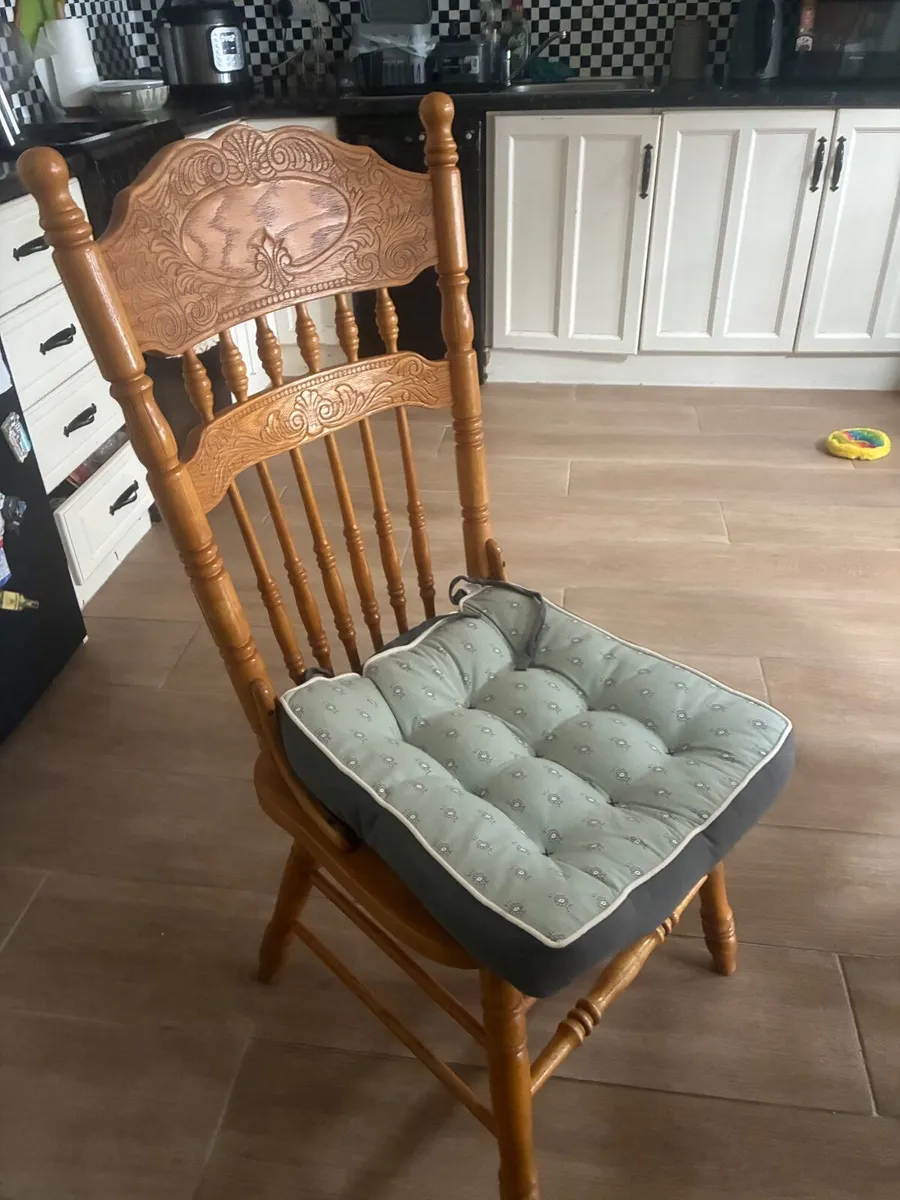 Dining table and chairs - Image 3