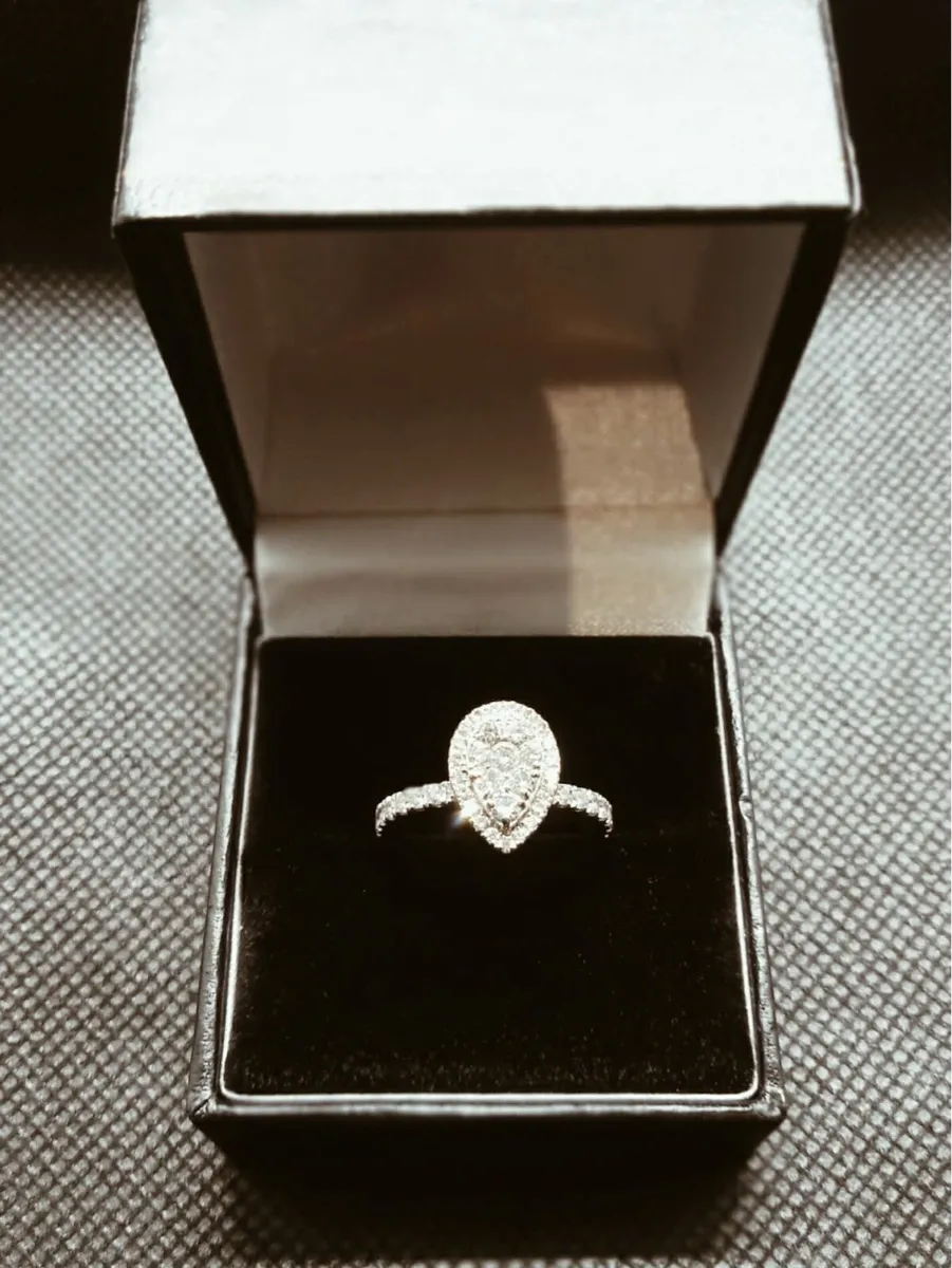 Engagement ring - Image 2