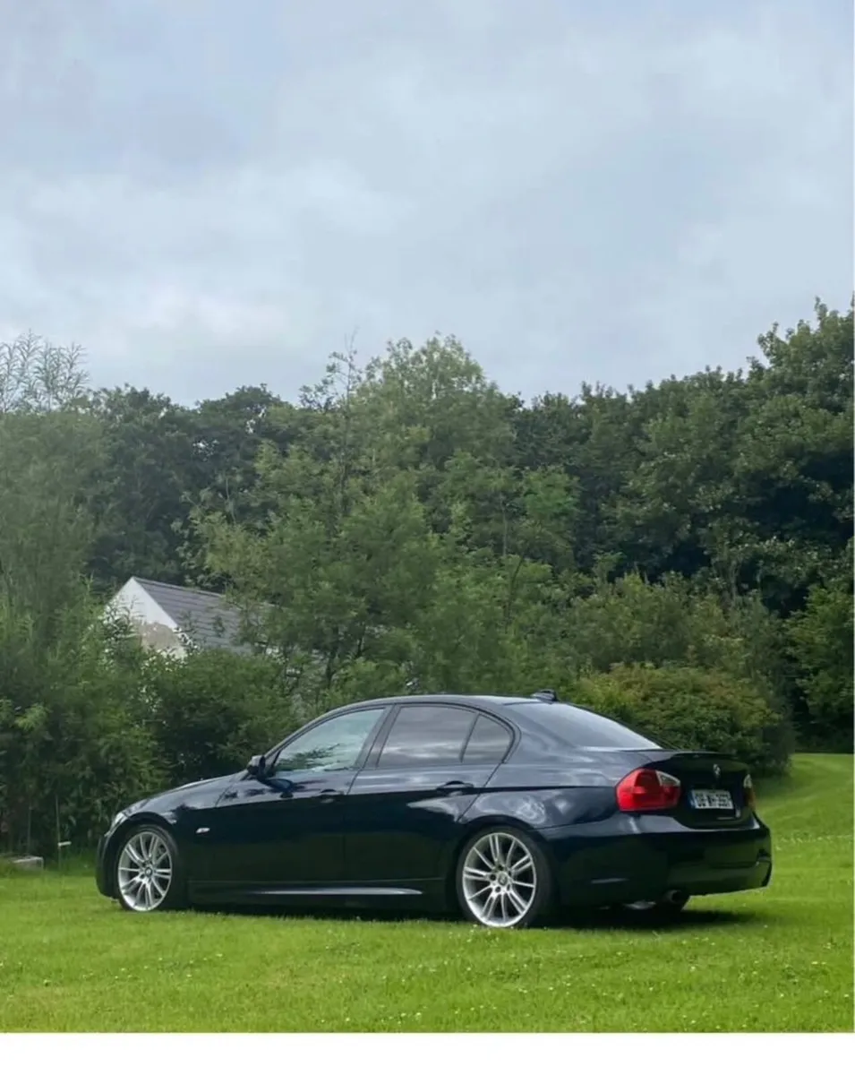 BMW 90’s for breaking. - Image 1