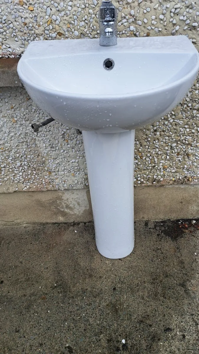 Wash basin and pedestal for sale. - Image 1