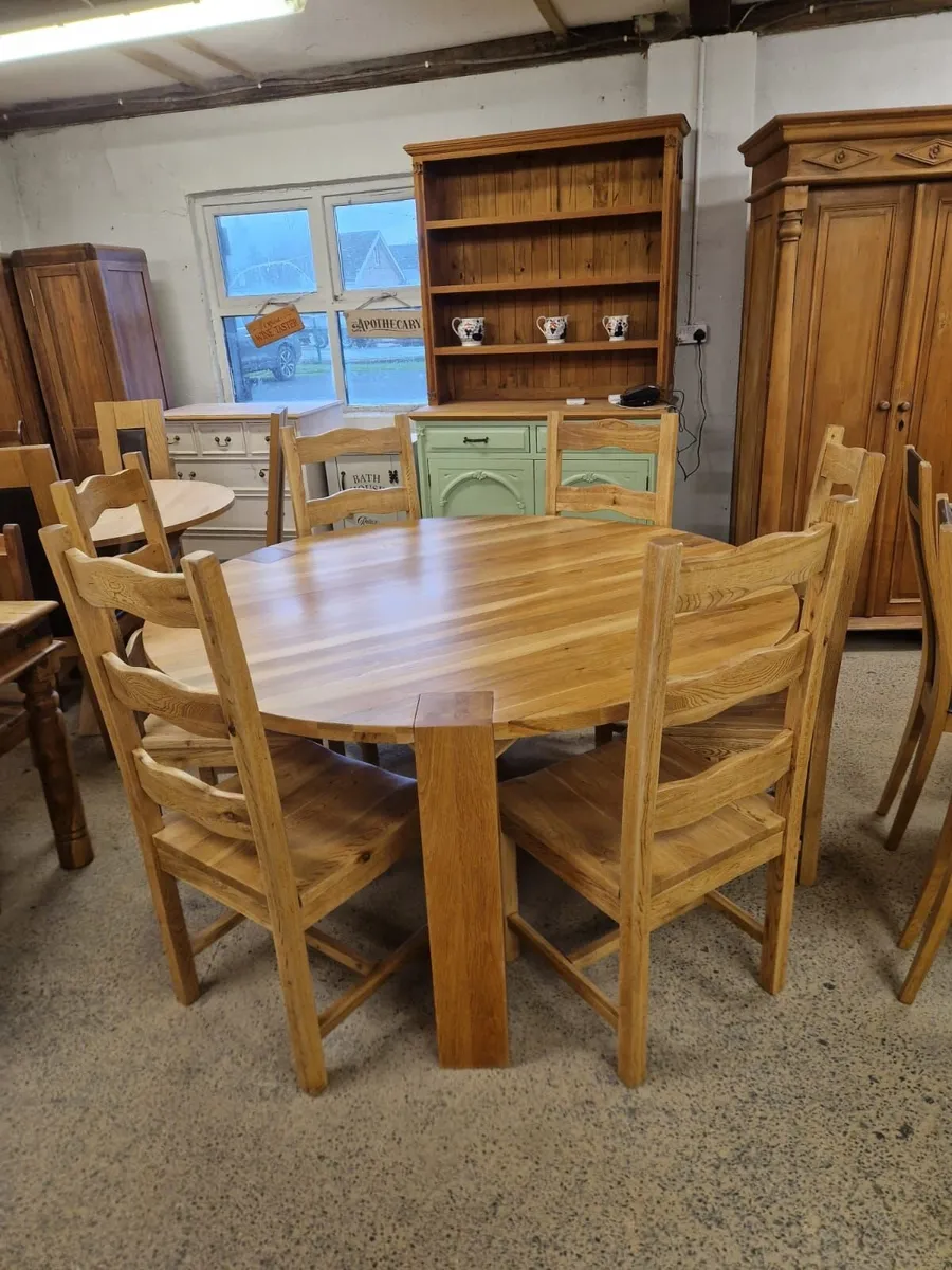 Light oak table, 6 ladder back oak chairs - Image 1