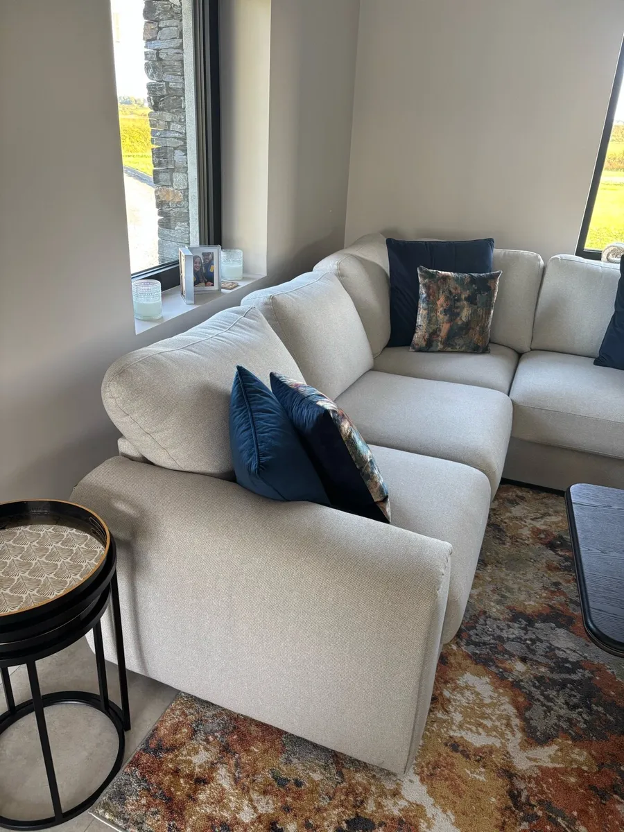 Castle Davitt Large Corner Sofa - Excellent cond - Image 2