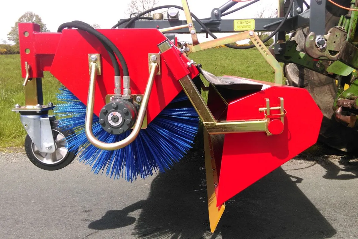 Redrock Sweeper 230 Sweeper Attachment - Image 2
